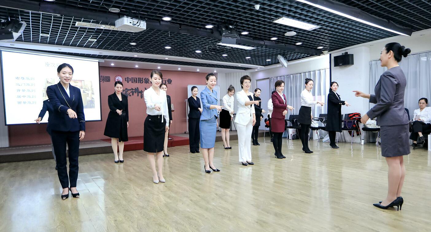 礼仪培训师全国最专业的课程在哪里